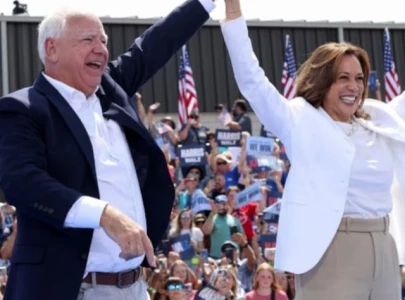 kamala harris walz campaign in michigan and wisconsin